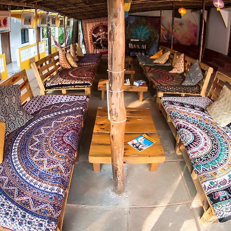Dreams Hostel วากาตอร์ ภายนอก รูปภาพ