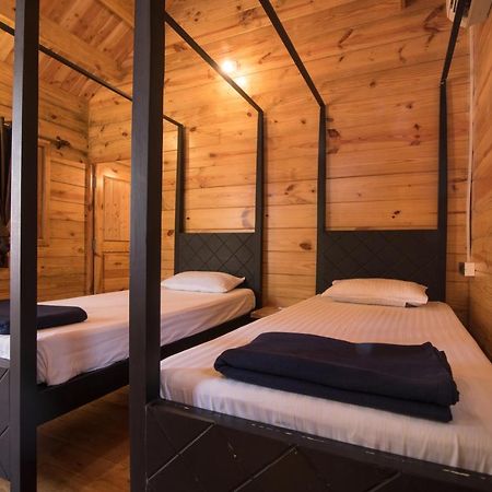 Dreams Hostel วากาตอร์ ภายนอก รูปภาพ