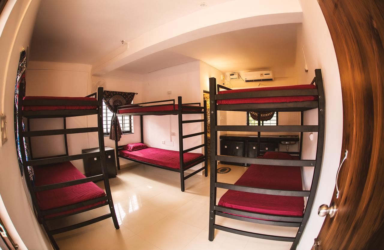 Dreams Hostel วากาตอร์ ภายนอก รูปภาพ