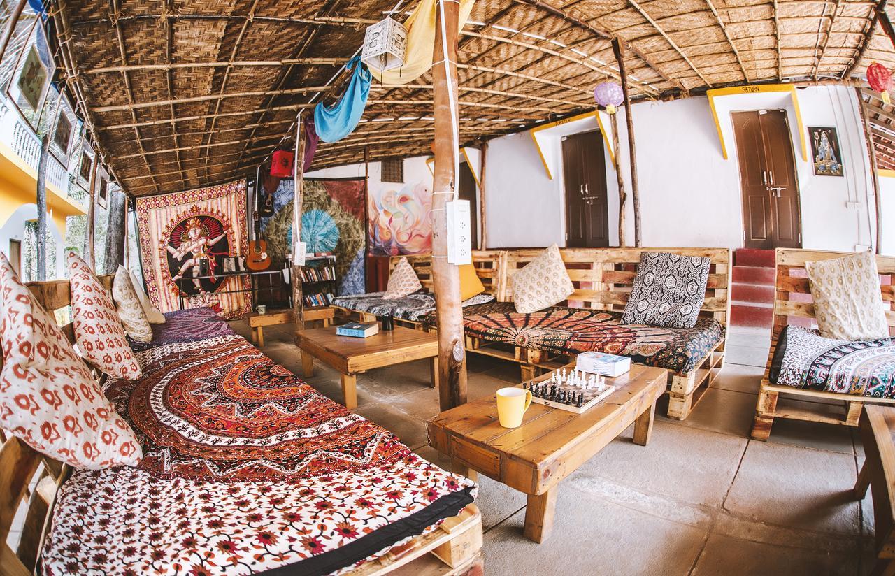 Dreams Hostel วากาตอร์ ภายนอก รูปภาพ