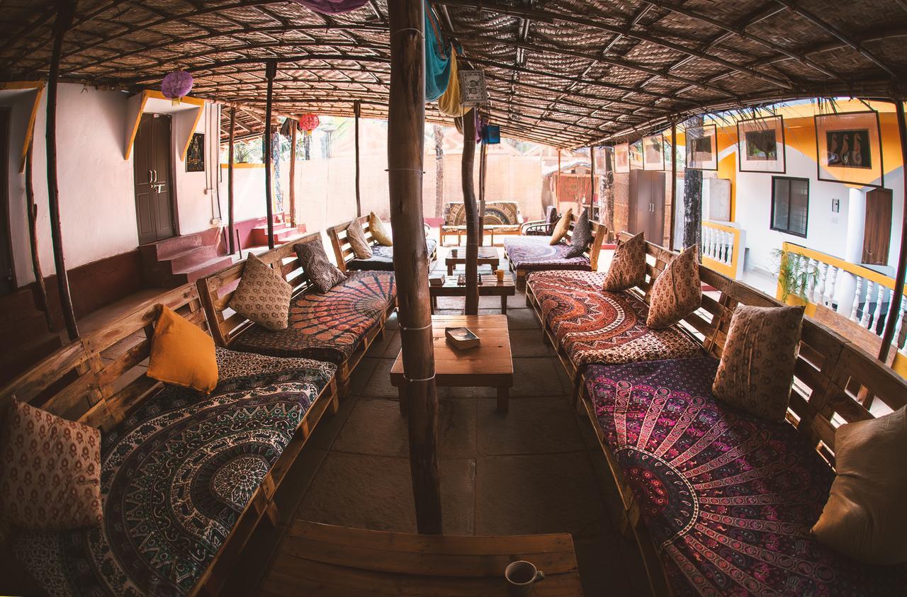 Dreams Hostel วากาตอร์ ภายนอก รูปภาพ