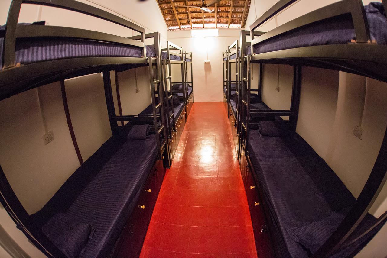 Dreams Hostel วากาตอร์ ภายนอก รูปภาพ