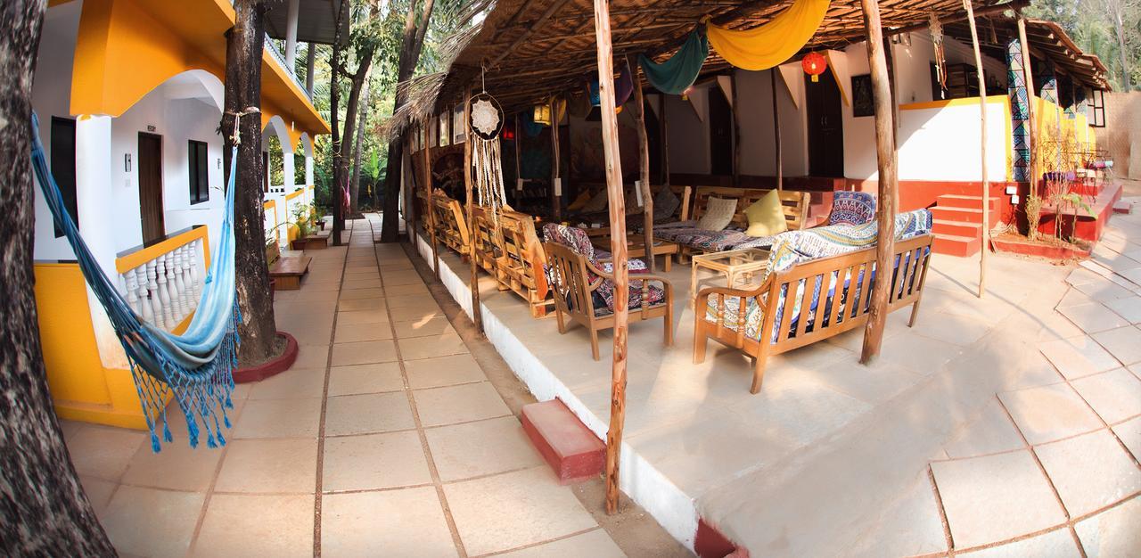 Dreams Hostel วากาตอร์ ภายนอก รูปภาพ