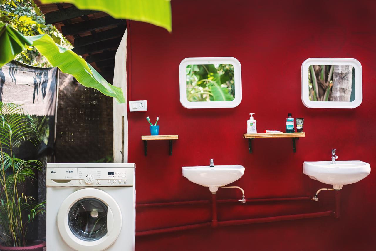 Dreams Hostel วากาตอร์ ภายนอก รูปภาพ