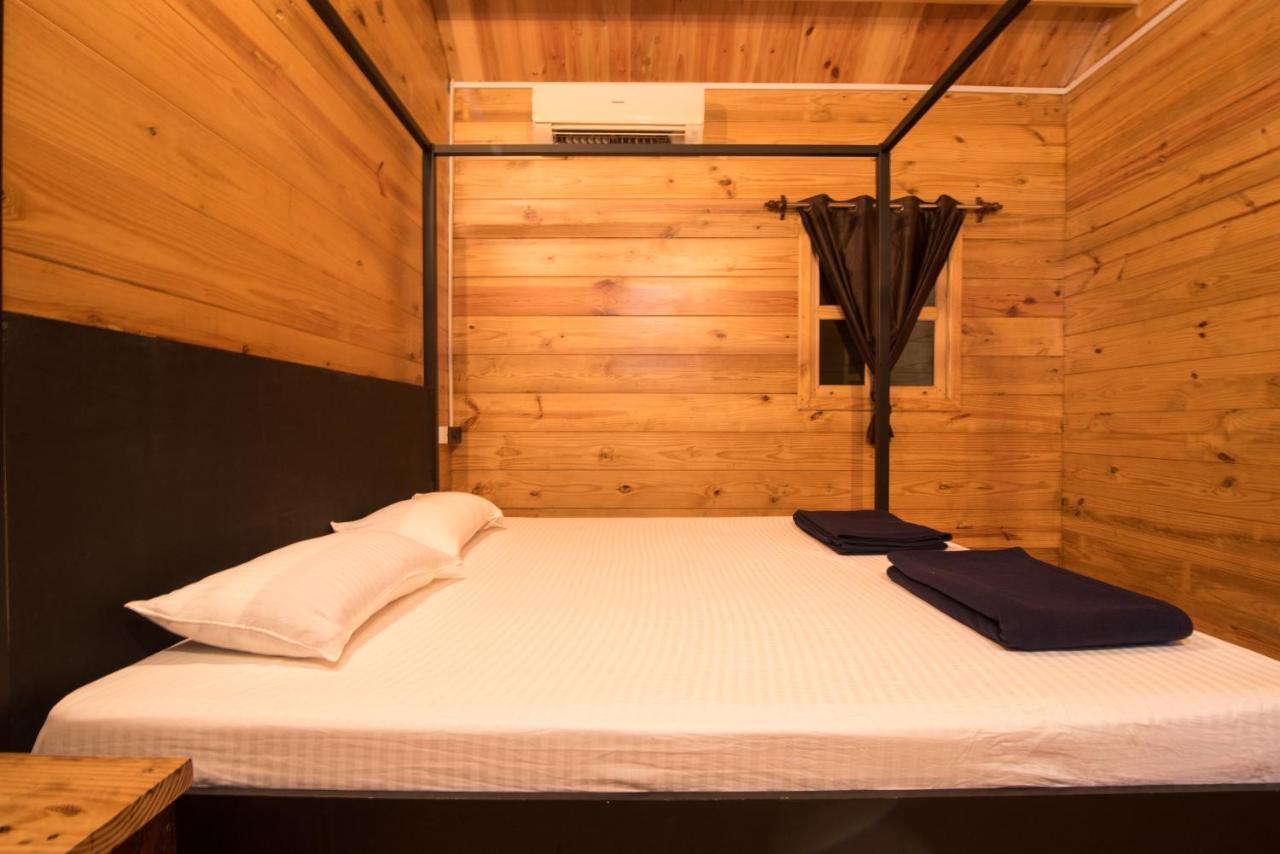 Dreams Hostel วากาตอร์ ภายนอก รูปภาพ